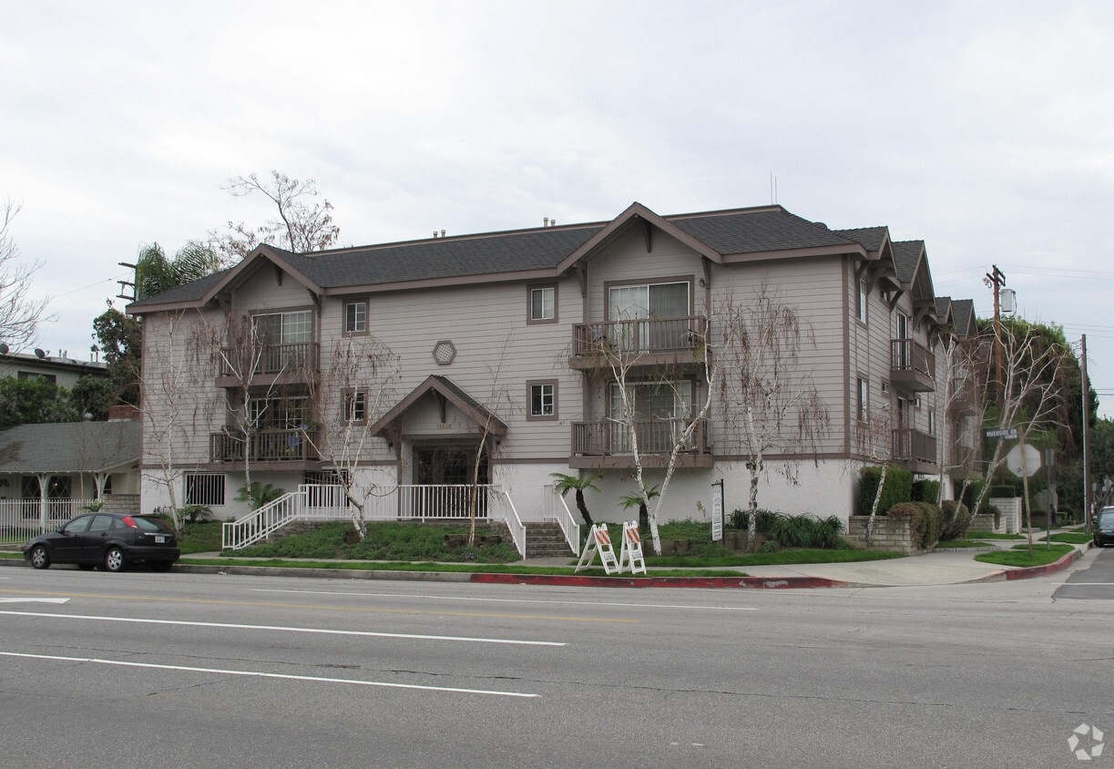 11956 Riverside Dr, Valley Village, CA 91607 Apartments in Valley