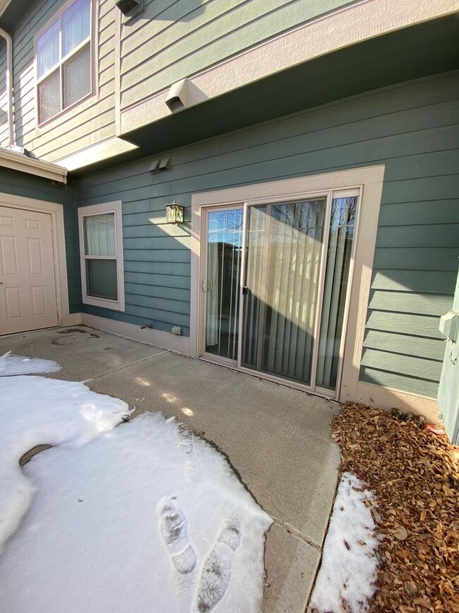 Building Photo - Beautiful 2 bedroom Condo Avail NOW