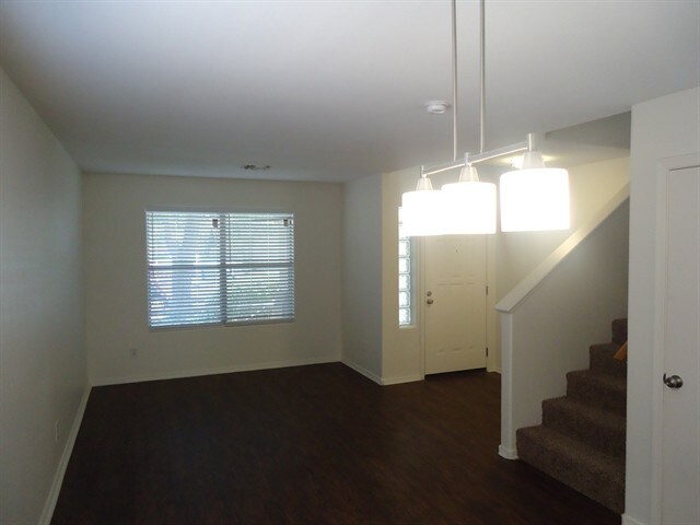 Foto del edificio - 12810 W Roanoke Avenue