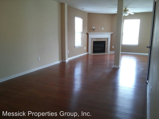 Building Photo - 5581 Fairway Forest Dr
