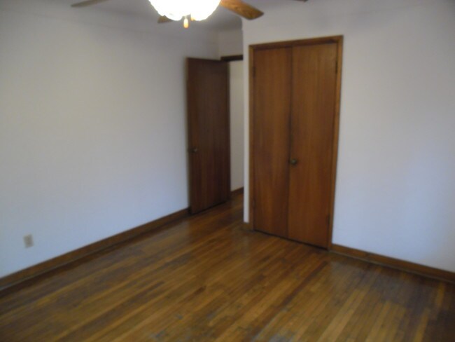 primer dormitorio - 708 W Bancroft St