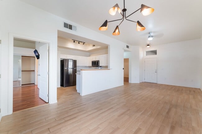 Foto del edificio - Charming Ground-Floor Condo with Wood Flooring & Modern Comforts!