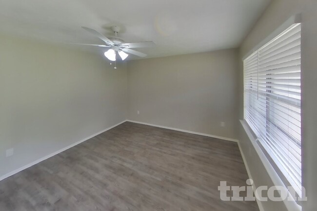 Foto del edificio - 3221 Edgebrook Dr