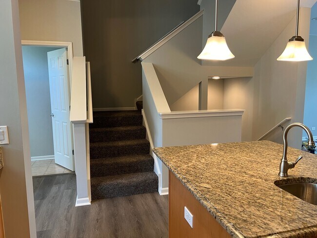 Foto del edificio - 705 Keystone Ln