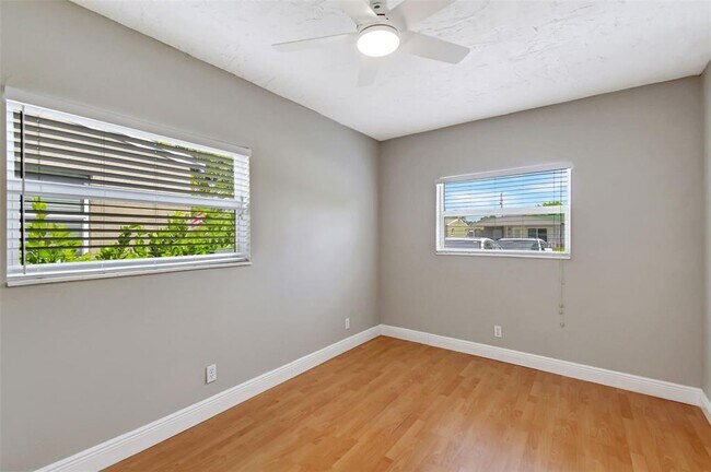 Building Photo - 320 NW 51st Ct