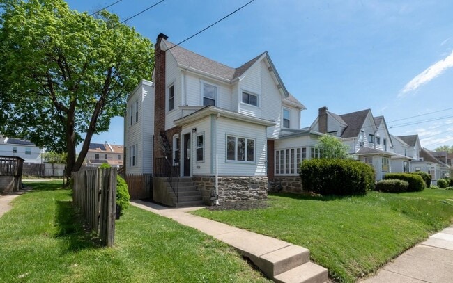 Building Photo - 233 Leon Ave