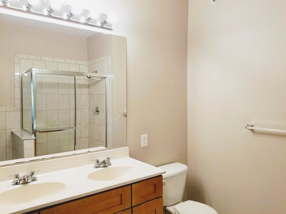 Foto principal - 634 English Ct
