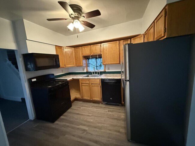 Foto del edificio - 906 E 9th St