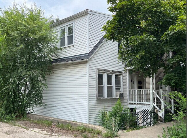 Foto del edificio - 2225 W Oakdale Ave