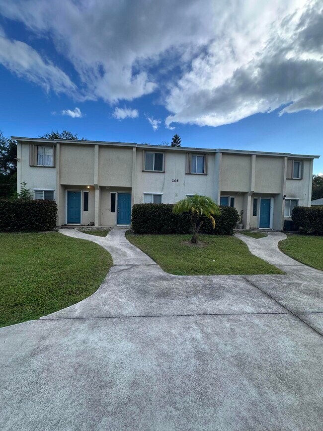 Foto del edificio - 205 Southland Dr