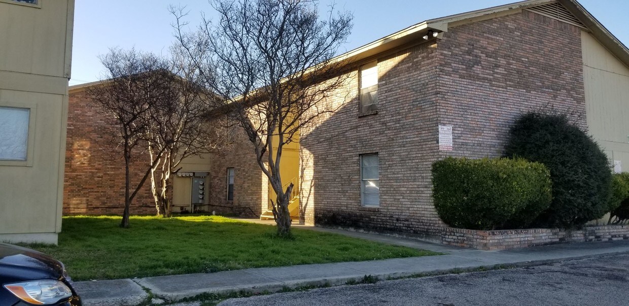 Primary Photo - 1100 Kathey Dr