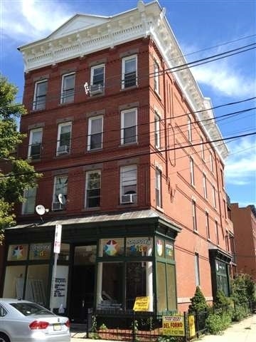 Building Photo - 278 Monmouth St