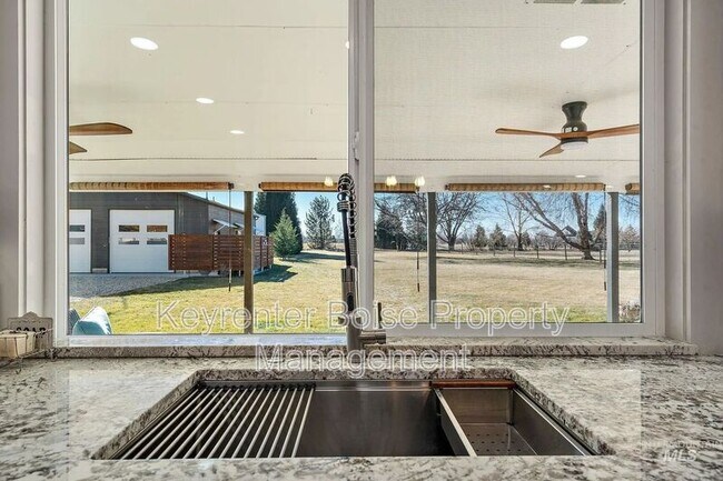 Building Photo - 4115 E Meadow Wood Dr