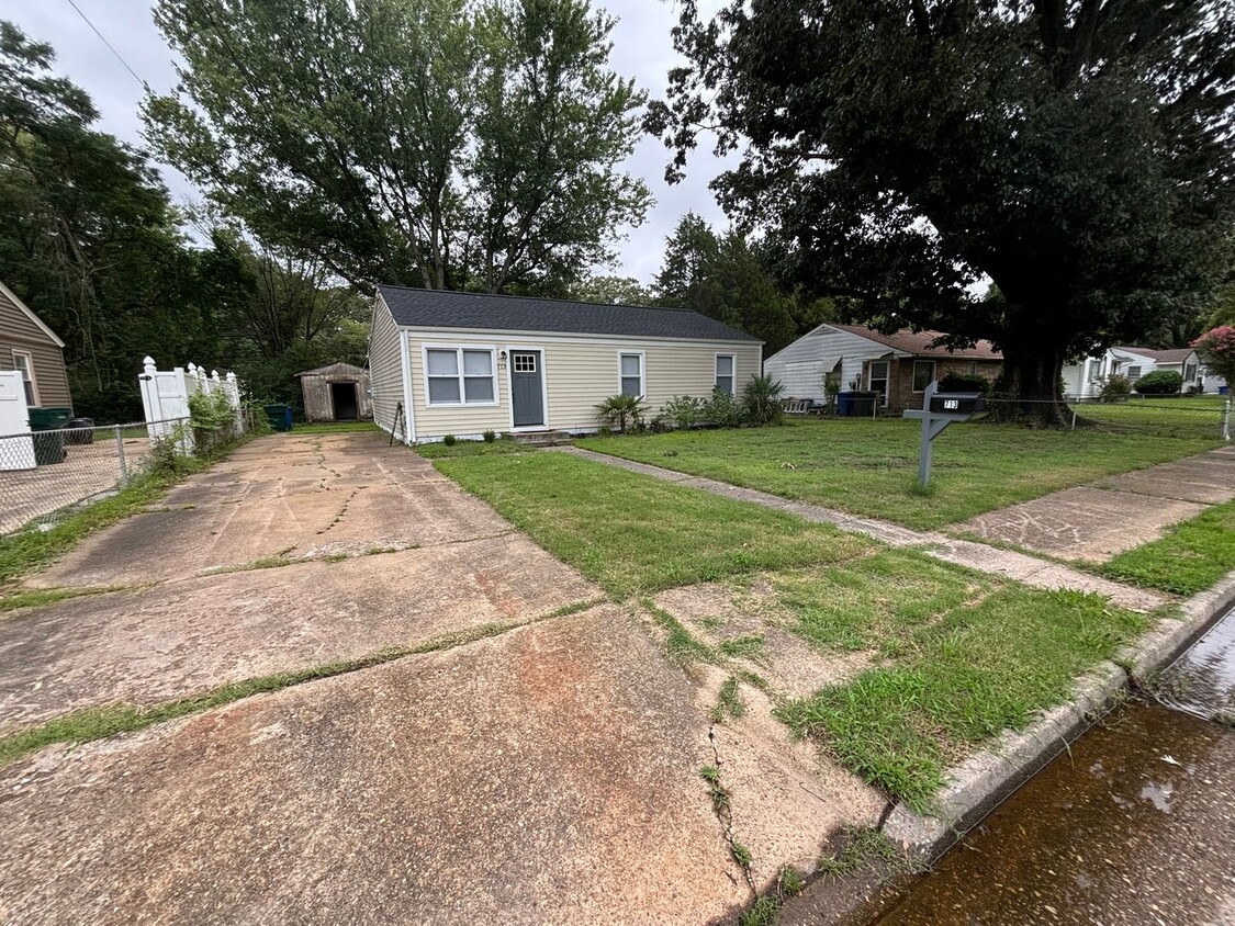 Primary Photo - Beautiful, Renovated 3 Bedroom Rancher in ...