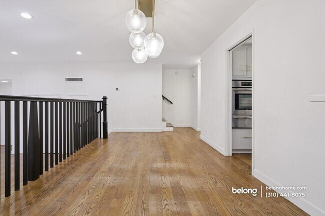 Foto del edificio - 6509 Kester Ave