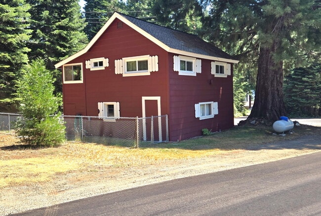 Building Photo - 233 Peninsula Dr