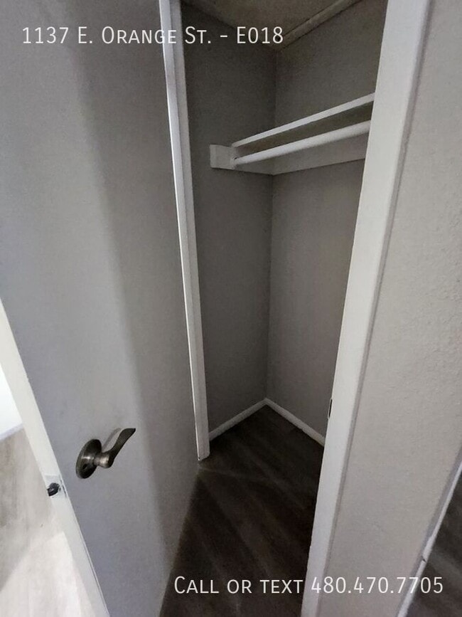 Building Photo - Fully renovated, 2 bedroom/2 bath unit ava...