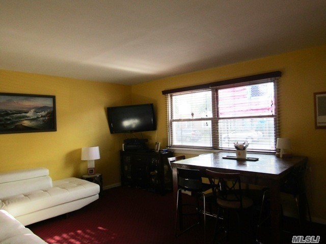 Building Photo - 82-67 Langdale St