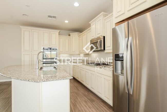 Foto del edificio - REDUCED PRICE! Beautiful 3 Bedroom in Surp...