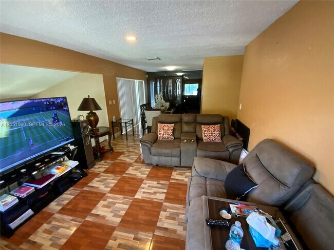 Foto del edificio - 2215 NW 59th Ave