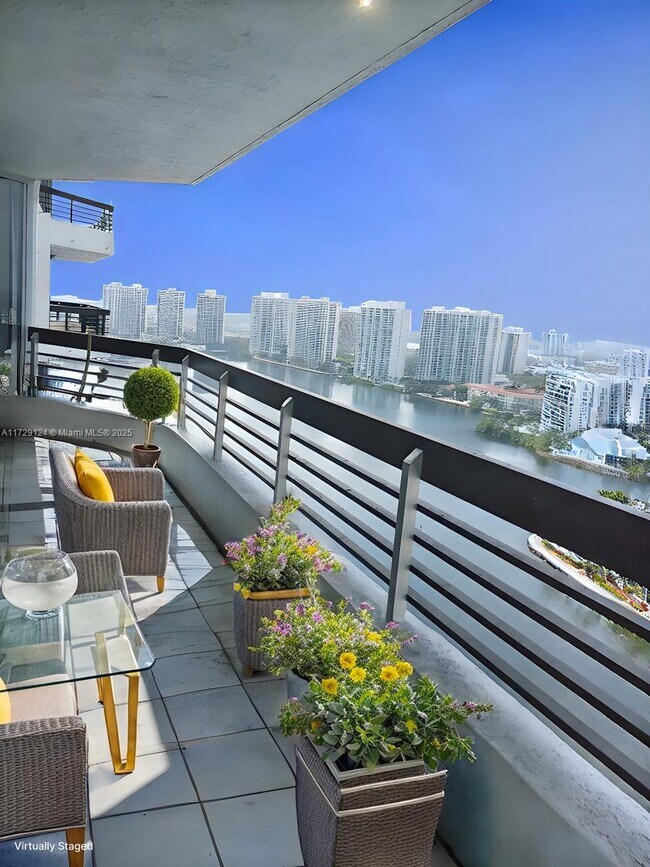 Foto del edificio - 3530 Mystic Pointe Dr