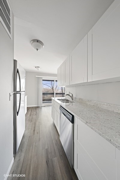 Foto del edificio - 5515 Lakeside Dr