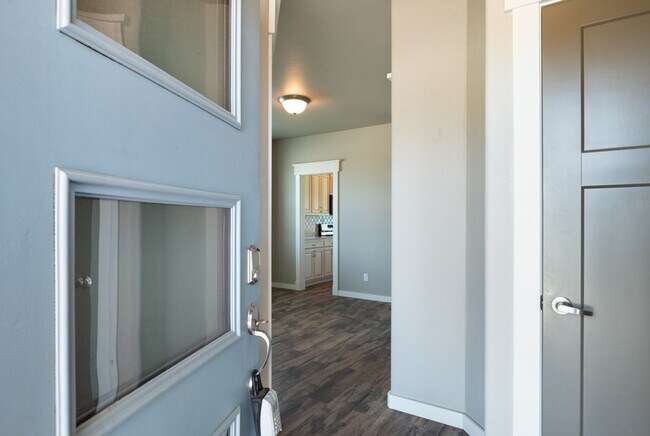 Foto del edificio - Gorgeous 3 Bed 2.5 Bath 2 Story Home in Yu...