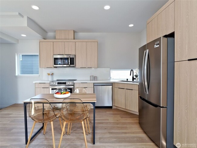 Building Photo - 6918 Flora Ave S