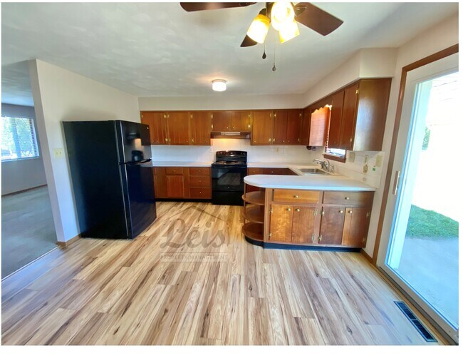 Building Photo - 343 Delaware Ave