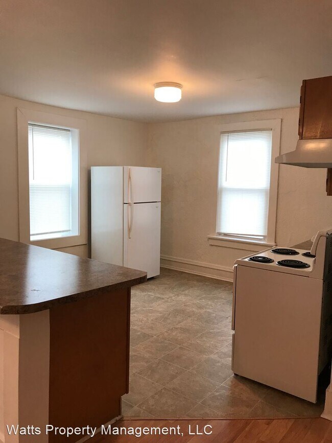 1 br, 1 bath House 823 Main Street 02 House for Rent in Altavista