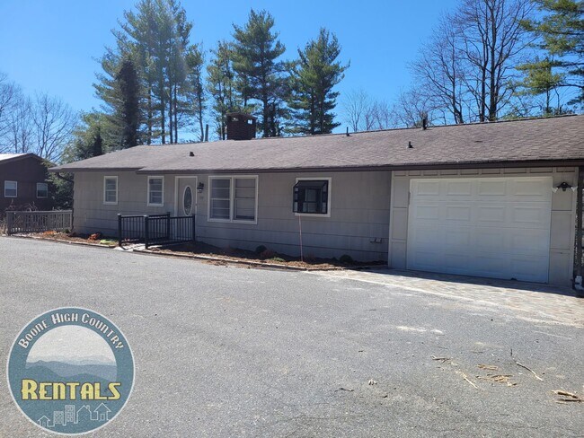 Building Photo - 199 N White Pine St