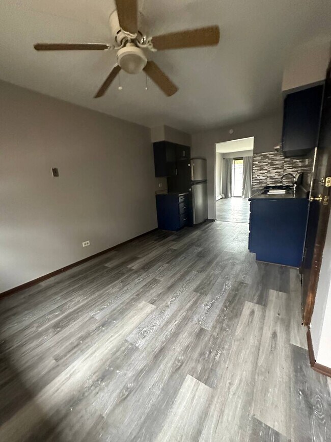 Foto del edificio - Delightful 2-bedroom, 1-bath apartment