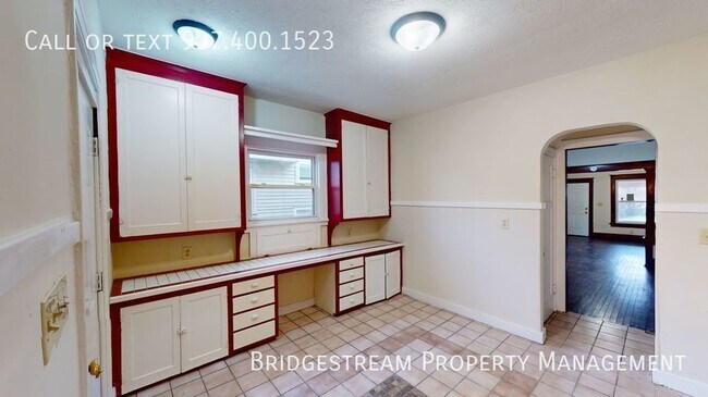 Building Photo - Updated 3 bedroom, 1 bath duplex in North ...