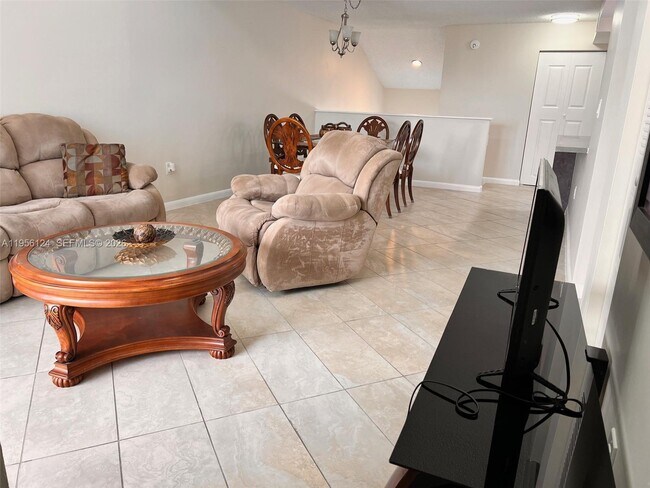 Foto del edificio - 4878 NW 97th Pl