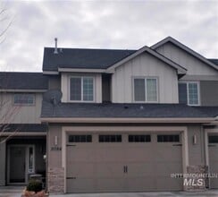 Building Photo - 2084 W Pine Ave