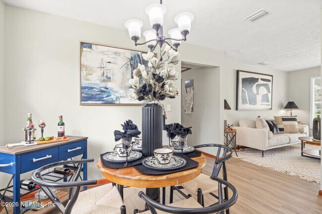 Building Photo - 1122 La Marche Dr