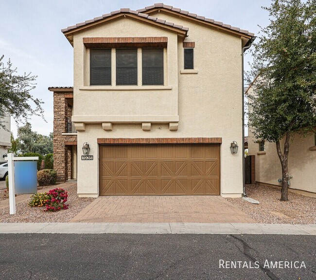 Building Photo - 1936 S Sycamore Pl