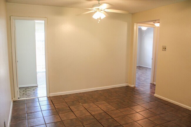 Foto del edificio - 2 BEDROOM CONDO
