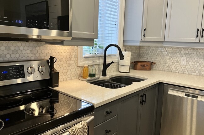 Photo du bâtiment - 667 Johnston Pk Ave