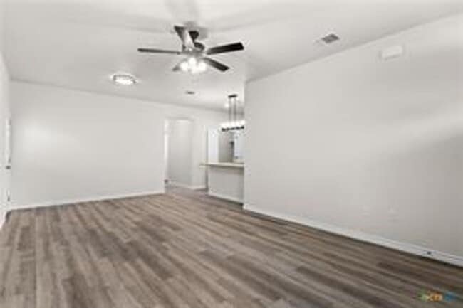 Foto del edificio - 121 Leon Ln