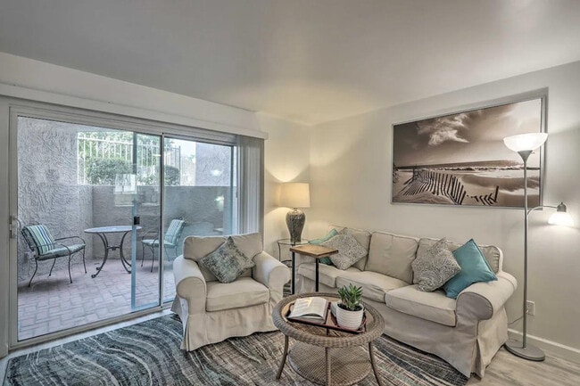 Foto del edificio - 7474 E Earll Dr