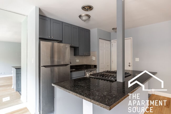 Foto del edificio - 3801 N Pine Grove Ave