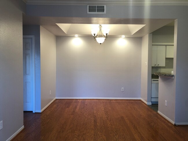 Foto del edificio - 4041 Drake St