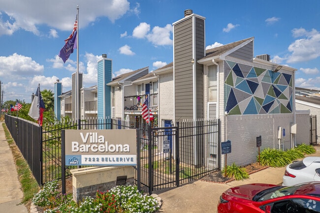 Building Photo - Villa Barcelona