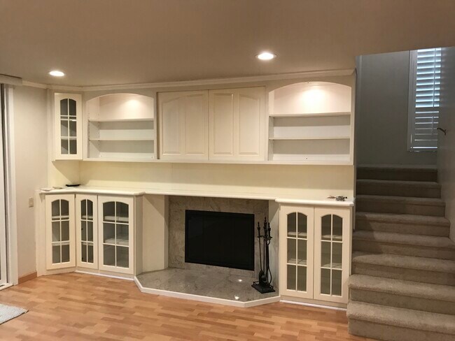 Foto del edificio - 712 Woodside Ln E