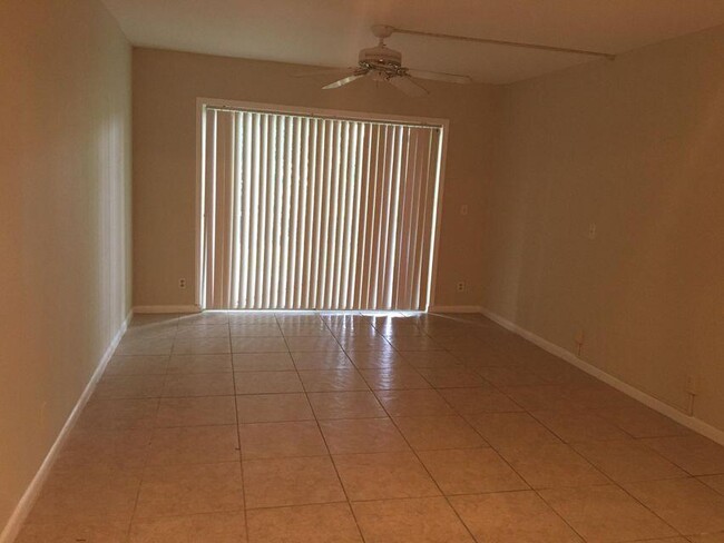 Building Photo - 1638 Embassy Dr