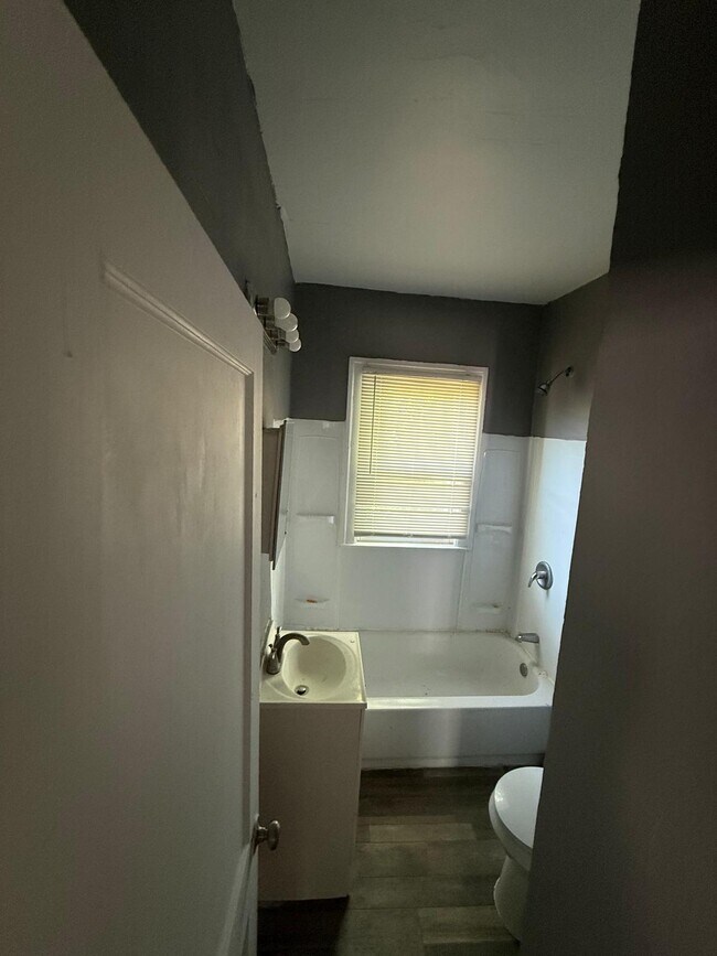 Foto del edificio - 5517 Hillsboro St