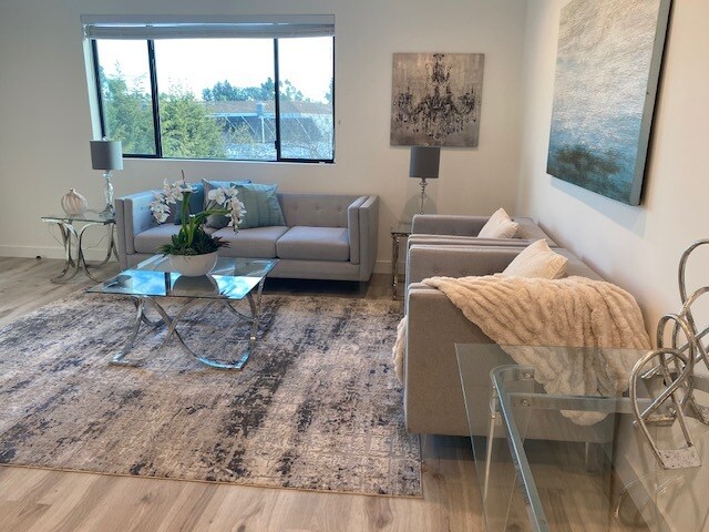 Foto principal - 9240 National Blvd