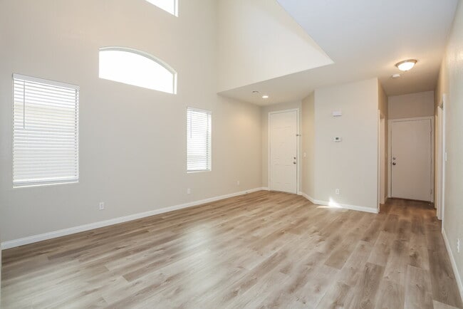 Building Photo - 3577 Chelsea Grove St