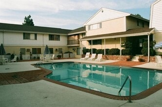 Building Photo - 4800 Williamsburg Ln